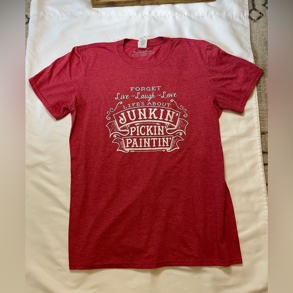 Gildan size medium red Junkin, pickin, paintin shabby chick t-shirt. - Picture 1 of 7